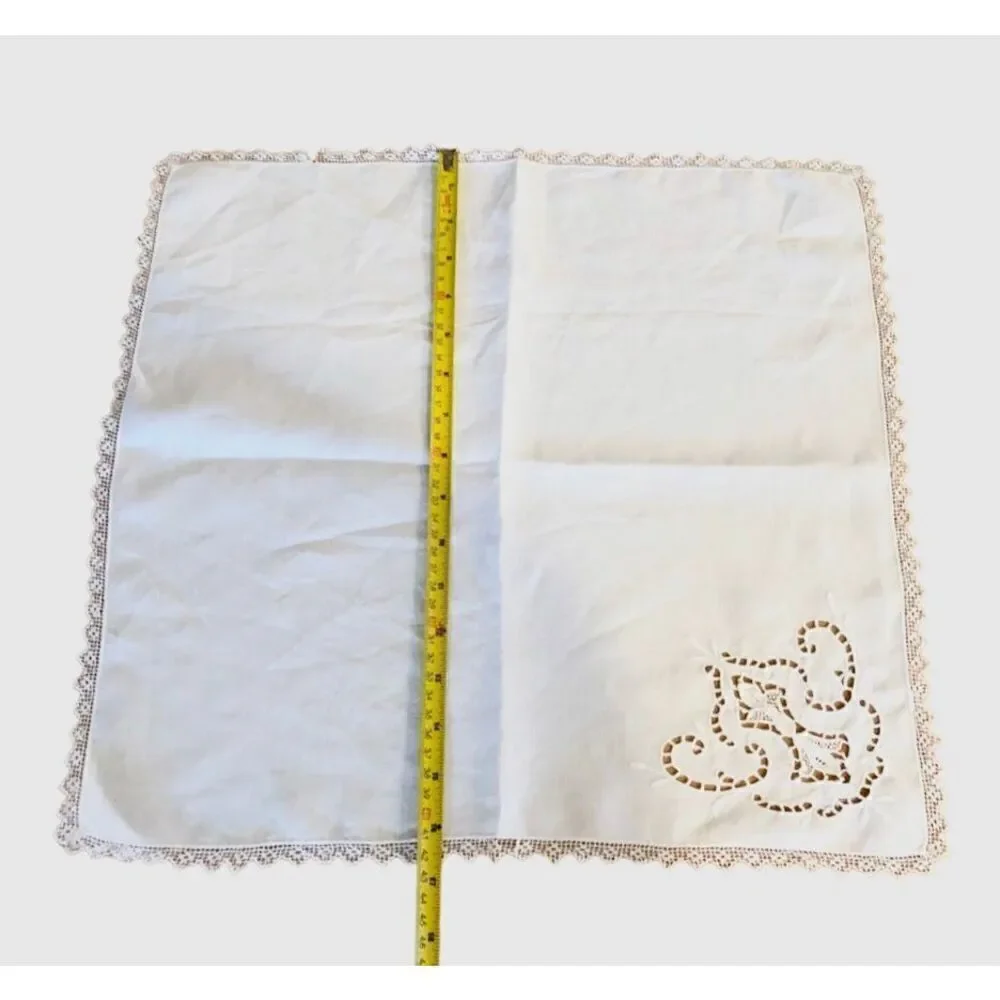 Set of 6 Vintage White Cotton Dinner Napkins w lace cutout details—17” Square